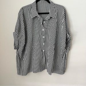 Black white striped balloon sleeves top
